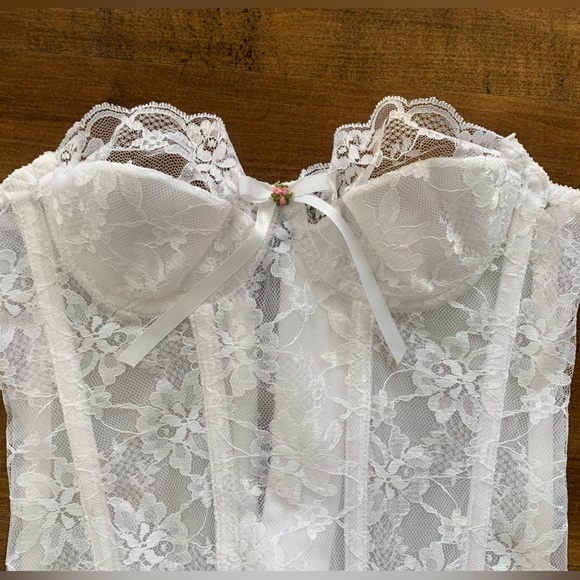 Vintage La Vie en Rose corset, 32B - Picture 3 of 5